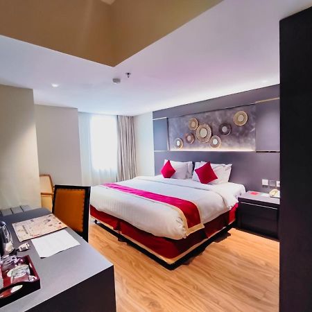 Hermes Palace Hotel Medan Kültér fotó