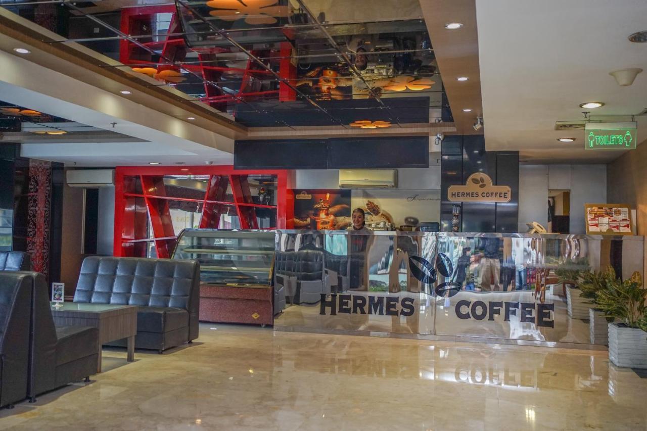 Hermes Palace Hotel Medan Kültér fotó