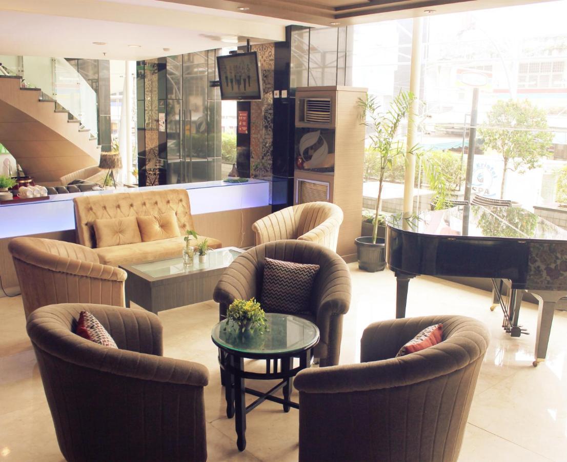 Hermes Palace Hotel Medan Kültér fotó
