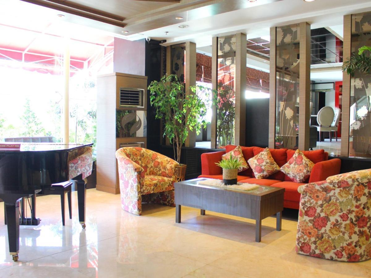 Hermes Palace Hotel Medan Kültér fotó
