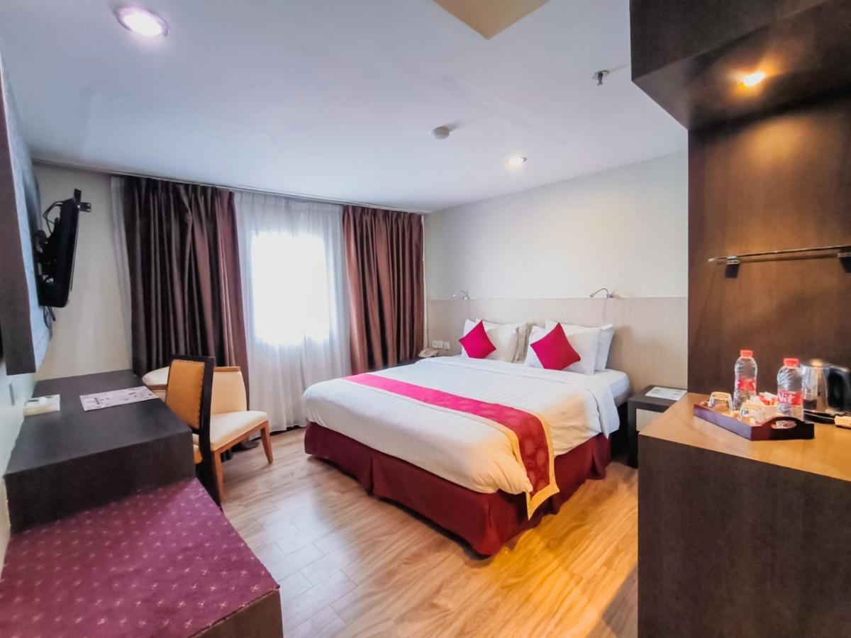 Hermes Palace Hotel Medan Kültér fotó