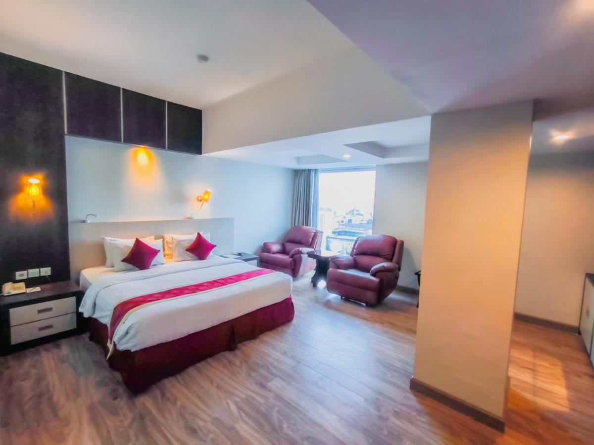 Hermes Palace Hotel Medan Kültér fotó