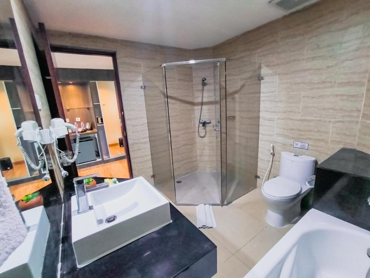Hermes Palace Hotel Medan Kültér fotó