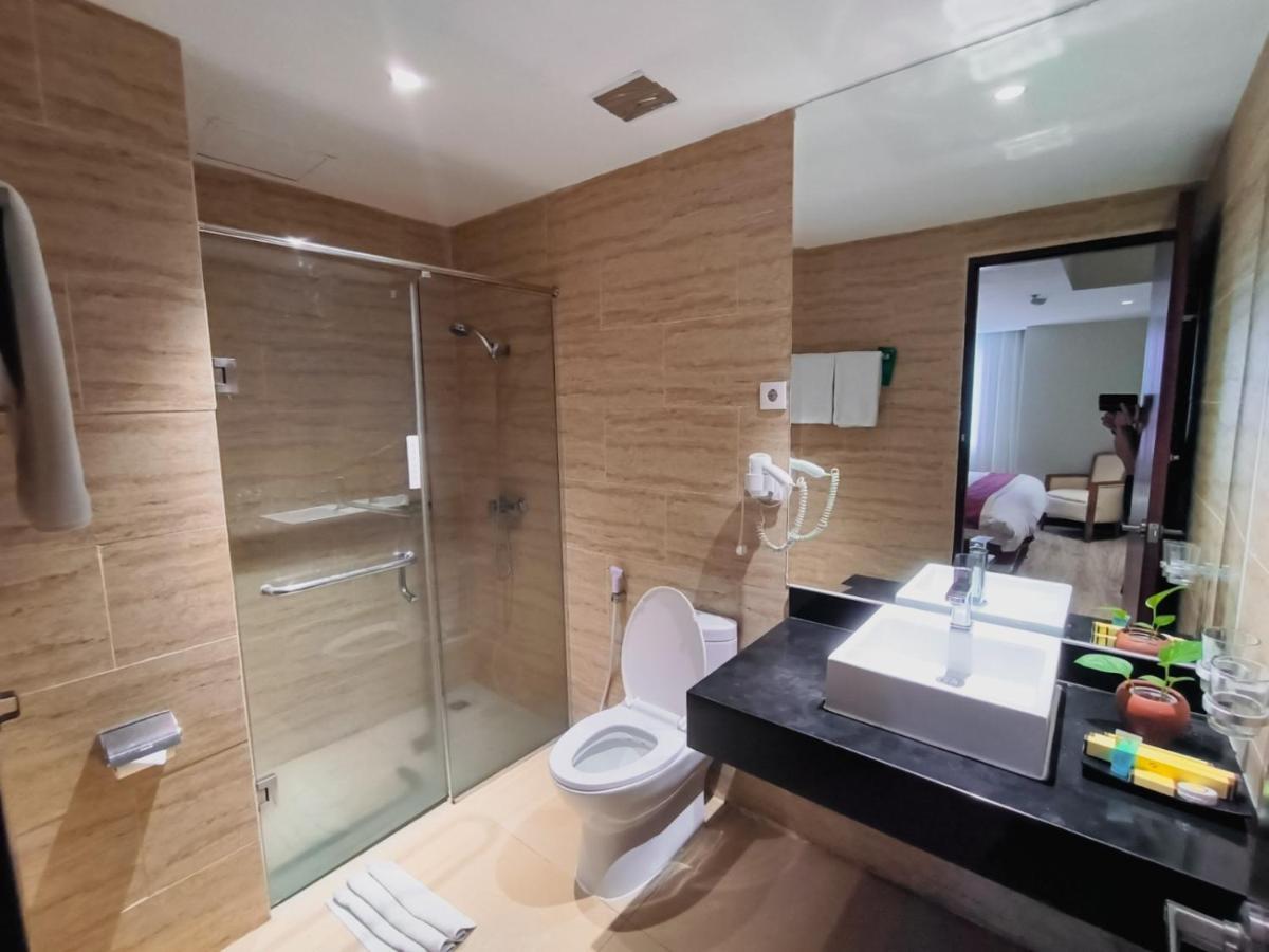 Hermes Palace Hotel Medan Kültér fotó