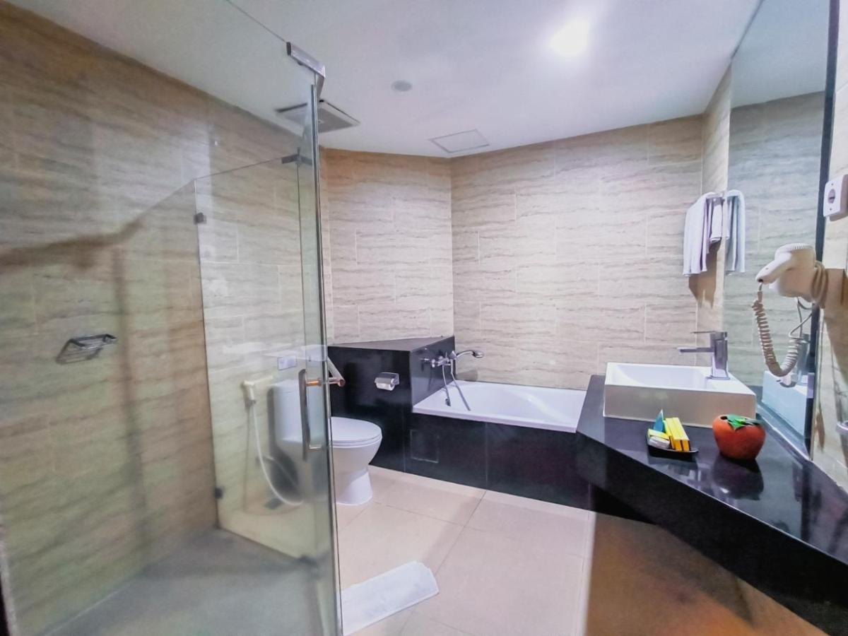 Hermes Palace Hotel Medan Kültér fotó