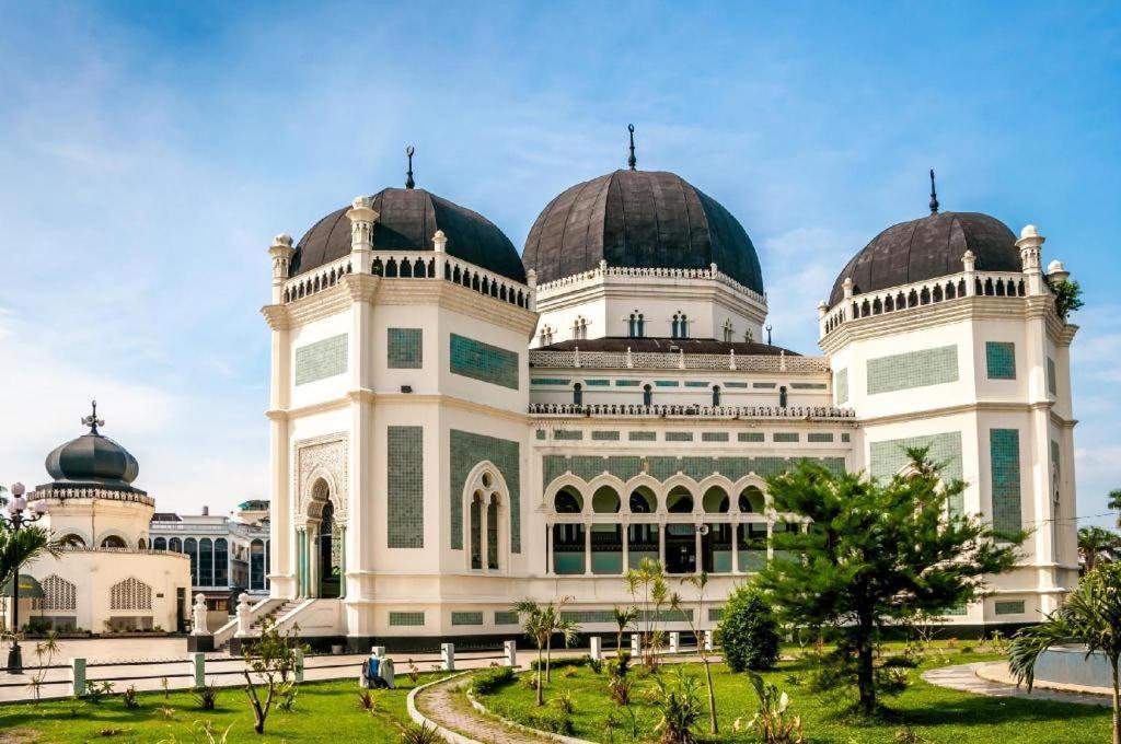 Hermes Palace Hotel Medan Kültér fotó