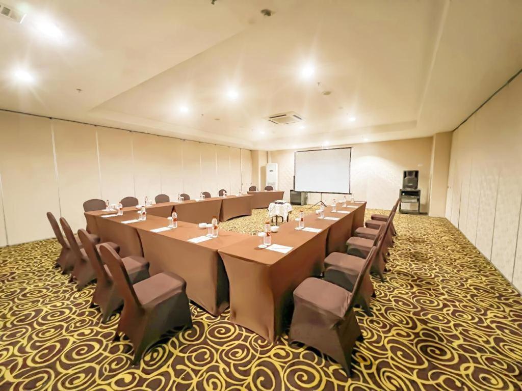 Hermes Palace Hotel Medan Kültér fotó