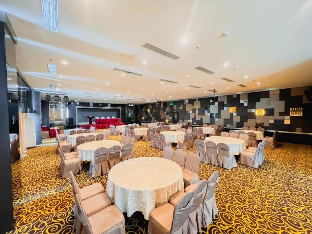 Hermes Palace Hotel Medan Kültér fotó