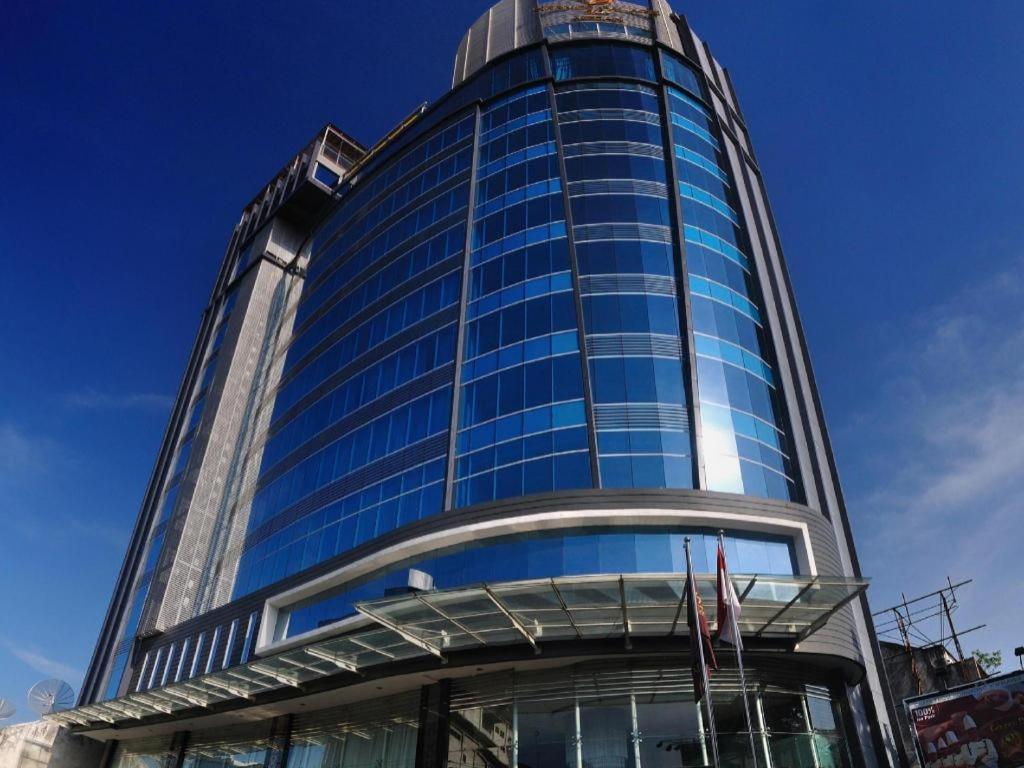 Hermes Palace Hotel Medan Kültér fotó