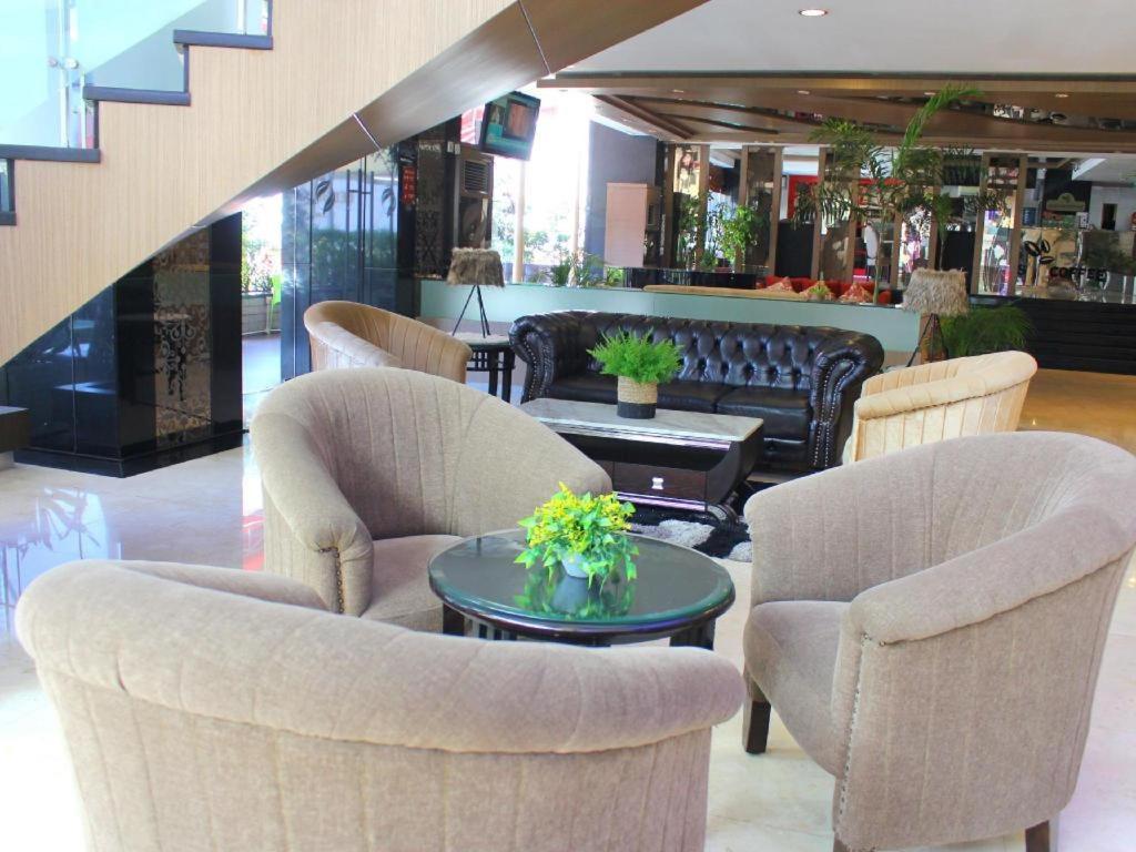 Hermes Palace Hotel Medan Kültér fotó