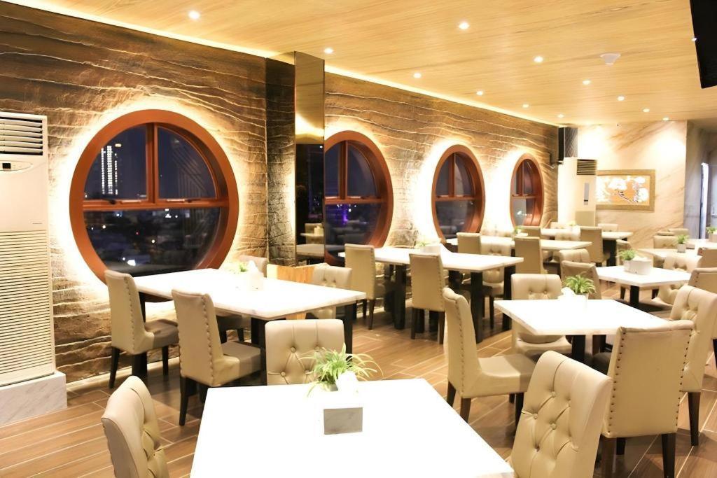 Hermes Palace Hotel Medan Kültér fotó