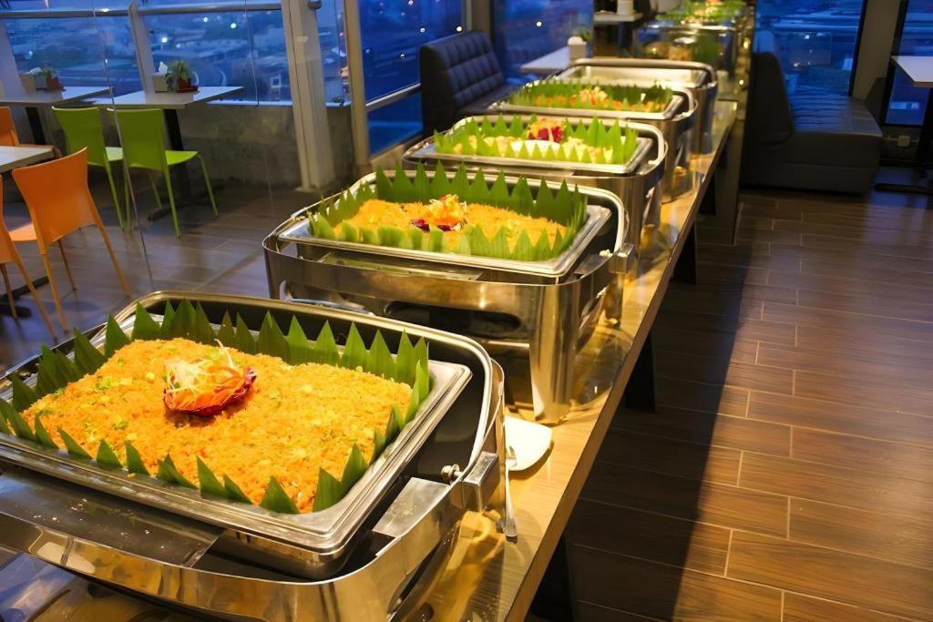 Hermes Palace Hotel Medan Kültér fotó