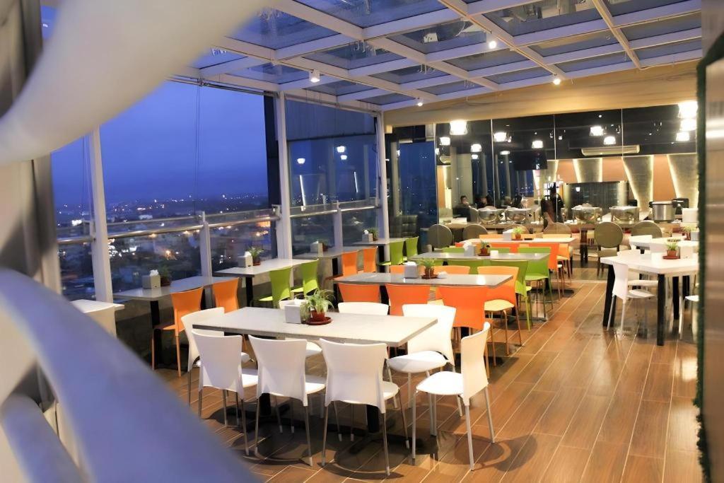 Hermes Palace Hotel Medan Kültér fotó