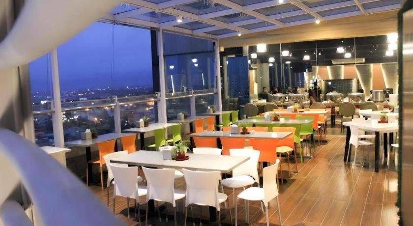Hermes Palace Hotel Medan Kültér fotó