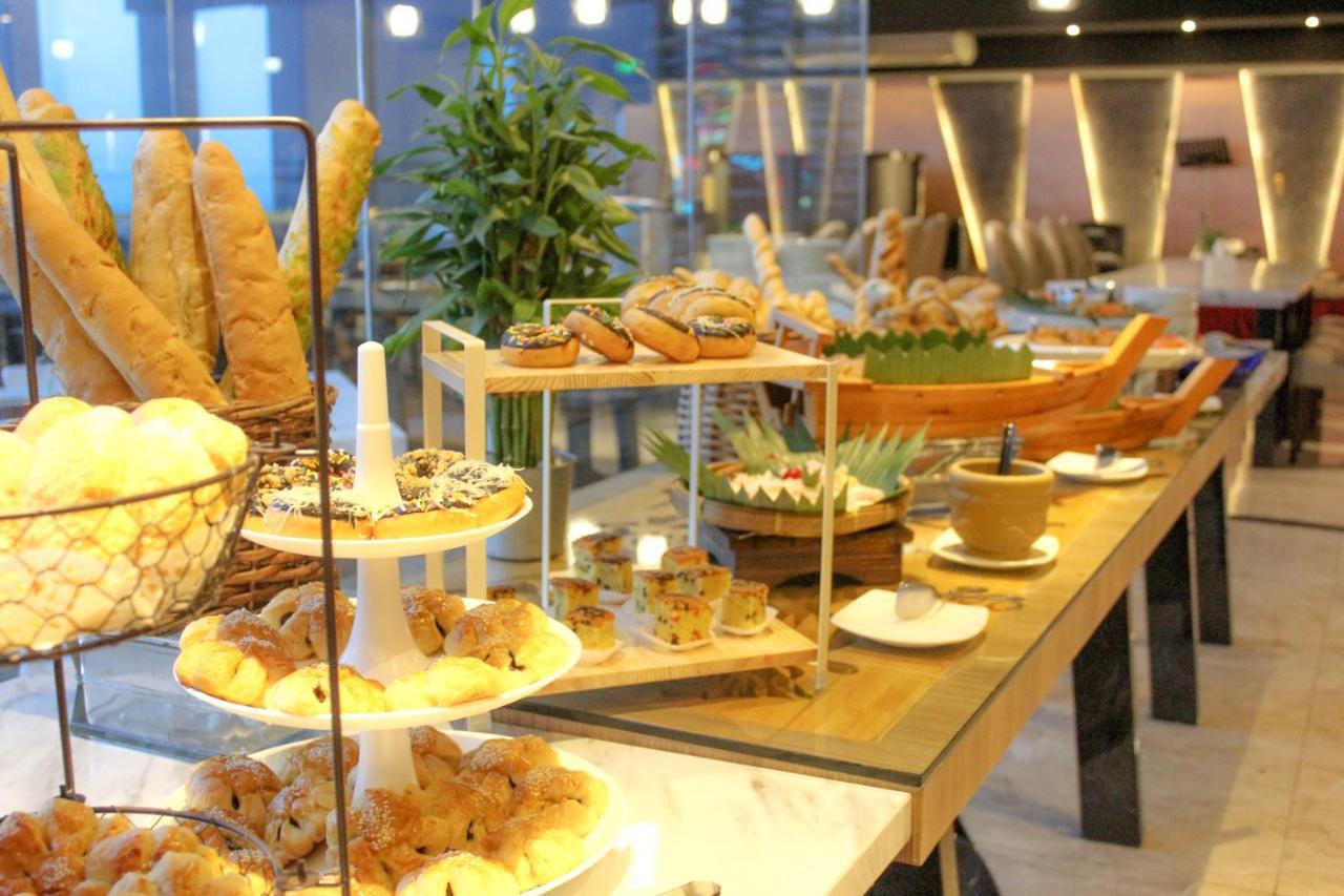 Hermes Palace Hotel Medan Kültér fotó